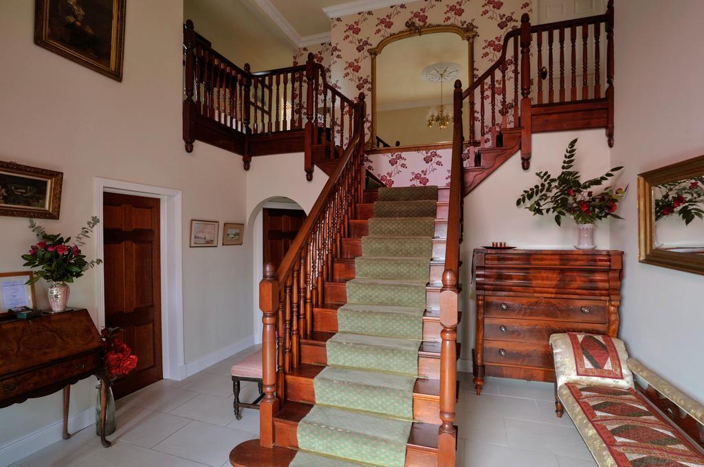 Pinewood Lodge Guest House オマー エクステリア 写真